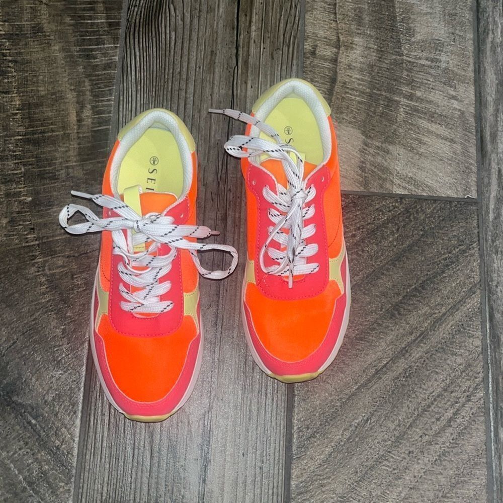 SERRA colorful light comfortable sneakers in excellent condition - Picture 2 of 3